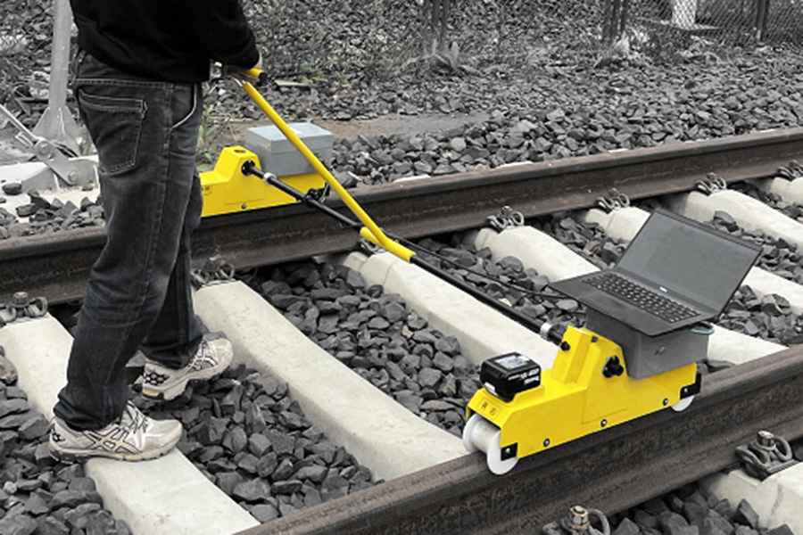 Railway trolley for rail corrugation analysis - double binary version